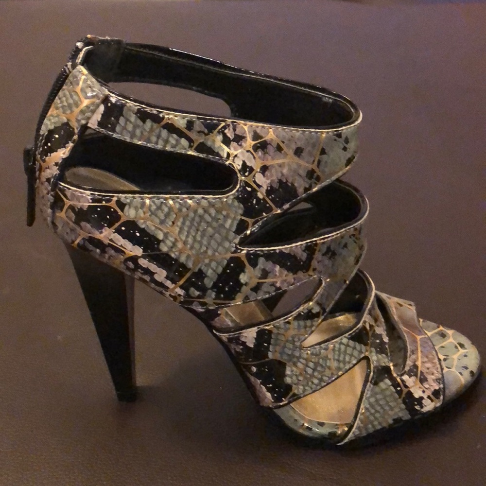 Heels - Picture 2 of 4